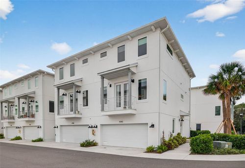 4742 Legacy Park Dr, TAMPA, FL, 33611-5673 | Card Image