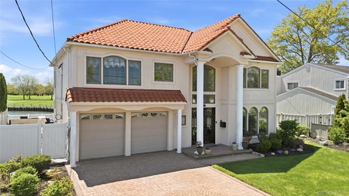 2890 Clubhouse Road, Hempstead, NY, 11566 | Card Image