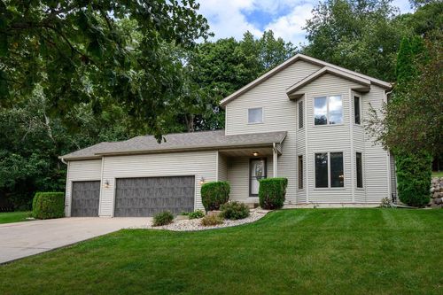 213 Yarrow Hill Dr, Cottage Grove, WI, 53527-9001 | Card Image