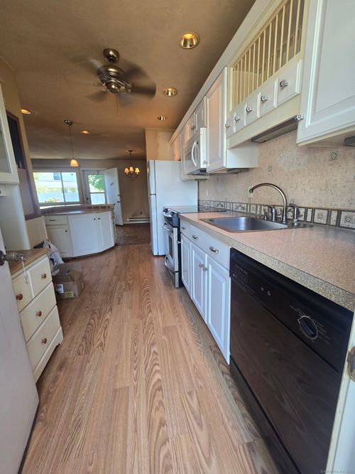 208-208 West Walk, West Haven, CT, 06516-5962 | Card Image