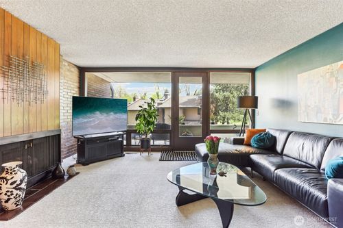 21a-10915 Glen Acres Dr S, Seattle, WA, 98168-5538 | Card Image