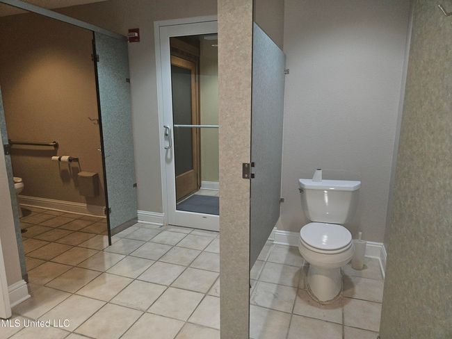 Fitness Center Women's Bath | Image 55