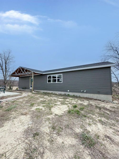 7640 Lake Pleasant Rd S, Osseo, MI, 49266-9710 | Card Image