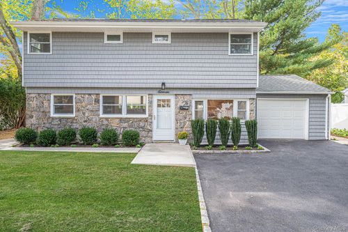 11 Lucille Ln, Commack, NY, 11725-3917 | Card Image