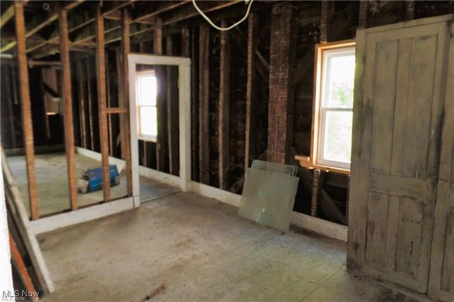 Miscellaneous room with a wealth of natural light | Image 18