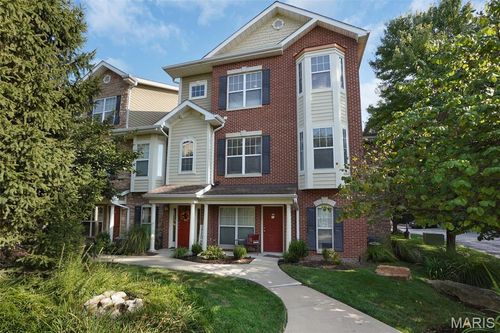 2642 Mcknight Crossing Ct, Saint Louis, MO, 63124-1688 | Card Image