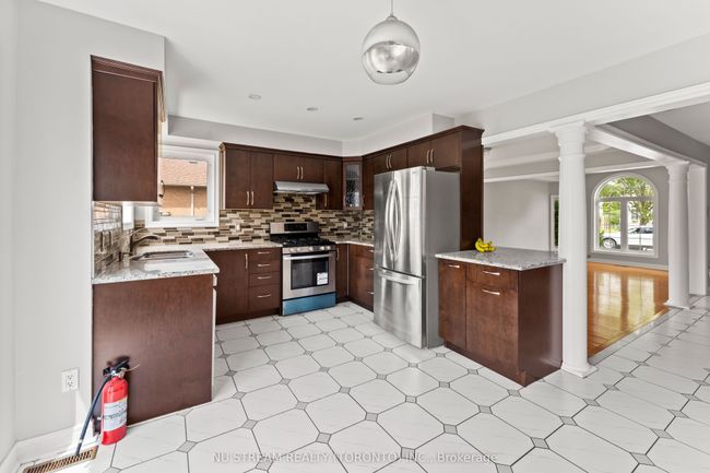 4629 Tournament Crt, House other with 4 bedrooms, 4 bathrooms and 4 parking in Windsor ON | Image 5