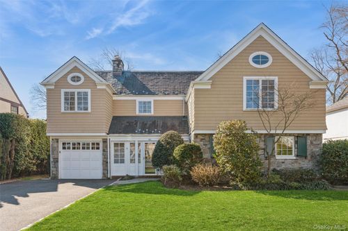 46 Wyatt Rd, Garden City, NY, 11530-3048 | Card Image