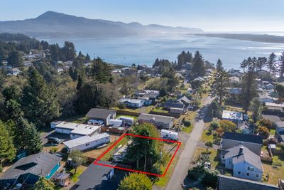 2065 Bayview Ave W, House other with 3 bedrooms, 1 bathrooms and null parking in Tillamook OR | Image 3