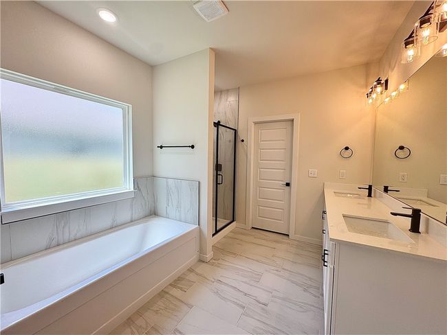 The double sinks offer ample space for getting ready and create a functional and stylish design. | Image 11