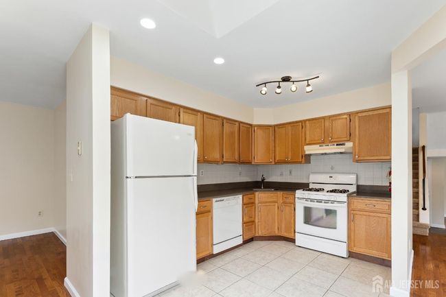 144 Goldmine Ln, Townhouse with 3 bedrooms, 4 bathrooms and null parking in Old Bridge NJ | Image 9