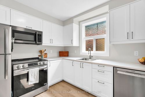 3-117 Hillsdale Ave E, Toronto, ON, M4S1T4 | Card Image