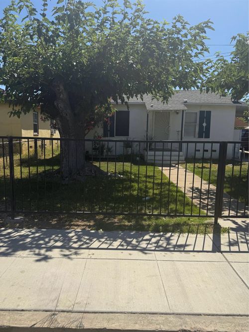 1123 N D St, Madera, CA, 93638-2135 | Card Image