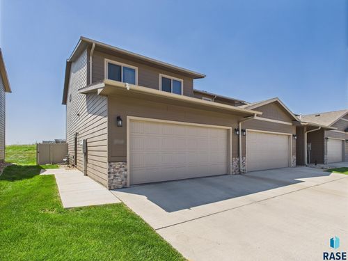 2560 E Meadowside Pl, Sioux Falls, SD, 57108-3706 | Card Image