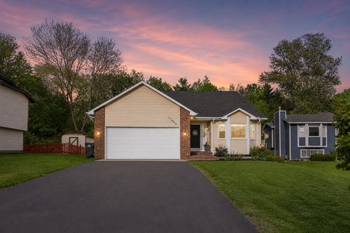 17698 S Shore Ln W, Eden Prairie, MN, 55346-3400 | Card Image