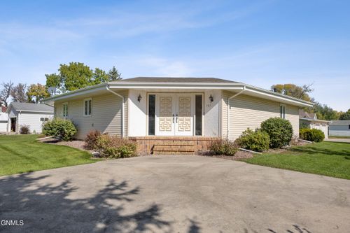 161 2nd Ave S, Casselton, ND, 58012-3519 | Card Image