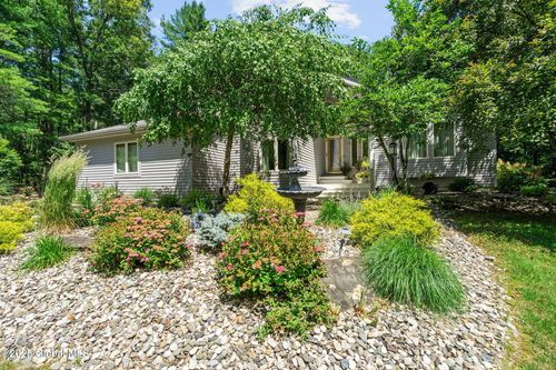 9 Spruce Run, East Greenbush, NY, 12061-9612 | Card Image