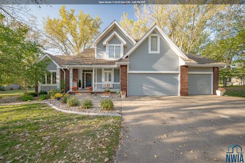 215 W Sawgrass Trl, Dakota Dunes, SD, 57049-5148 | Card Image