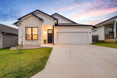 707 Cirrus Ln, Fredericksburg, TX, 78624-3861 | Card Image