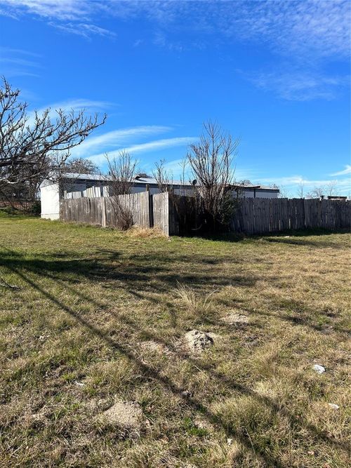 860 8th St, Somerville, TX, 77879-4350 | Card Image