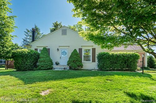1242 Kings Cove Ct, Rochester Hills, MI, 48306-4226 | Card Image