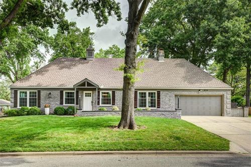 2016 W 83rd Ter, Leawood, KS, 66206-1502 | Card Image