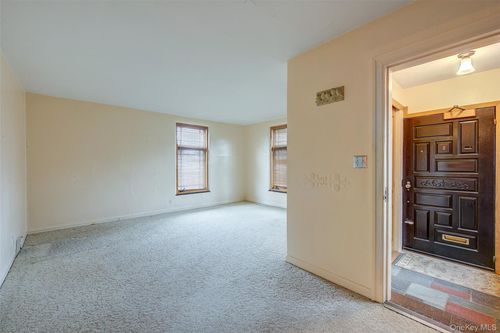 61 214th St, Oakland Gardens, NY, 11364-2136 | Card Image