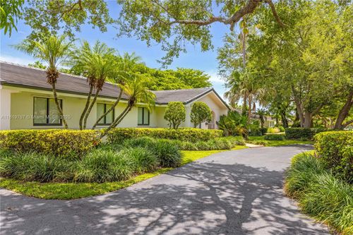 7915 Sw 166th St, Palmetto Bay, FL, 33157-3748 | Card Image
