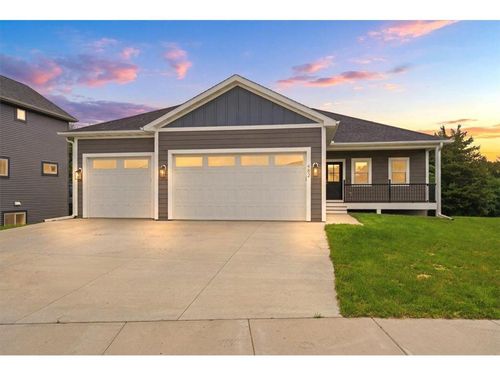 482 Westwood Dr, River Falls, WI, 54022-7520 | Card Image