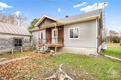 21944 Main St, House other with 2 bedrooms, 1 bathrooms and 6 parking in Glen Robertson ON | Image 2