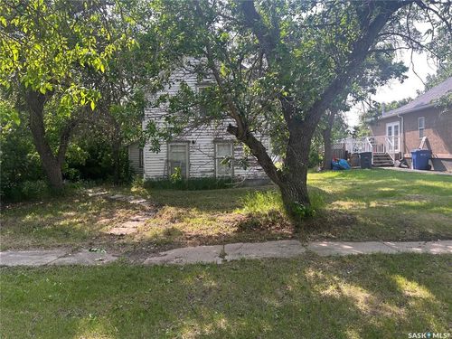 215 4th St, Milestone, SK, S0G0A7 | Card Image