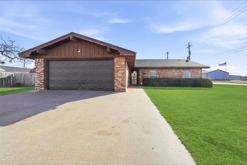 405 W Adams St, Mangum, OK, 73554-1801 | Card Image