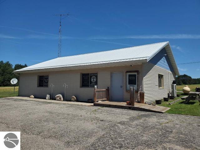 5827 S M 76, Alger, MI 48610