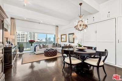 1202 - Wilshire Boulevard, Condo with 1 bedrooms, 2 bathrooms and 2 parking in Los Angeles CA | Image 2