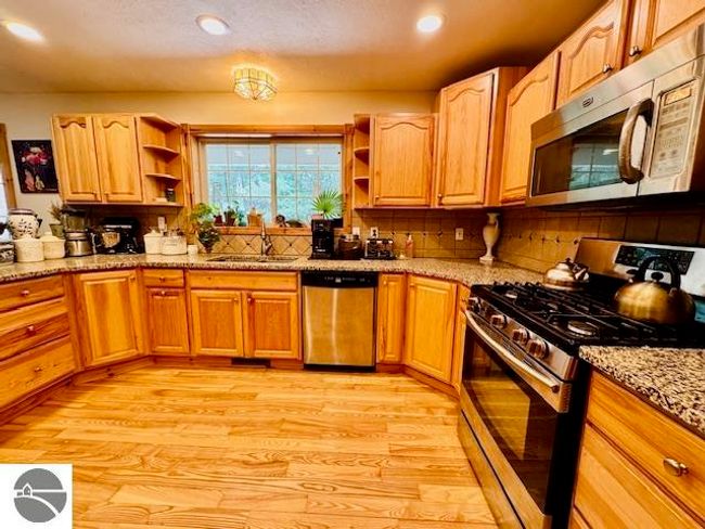102 James Sq, House other with 4 bedrooms, 3 bathrooms and null parking in Roscommon MI | Image 8