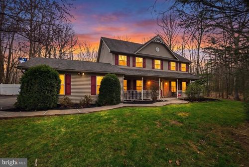 9 Hickory Dr, East Stroudsburg, PA, 18301-8896 | Card Image