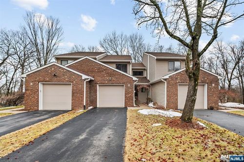 15 Littlewood Ct, Wayne, NJ, 07470-2454 | Card Image