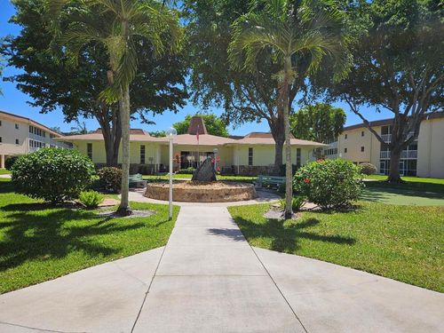 202-400 Village Green Cir W, Palm Springs, FL, 33461-6518 | Card Image