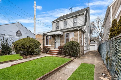 19125 115th Rd, Saint Albans, NY, 11412-2707 | Card Image