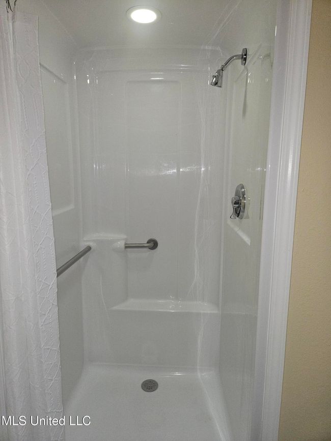 Fitness Center Women's Bath | Image 54