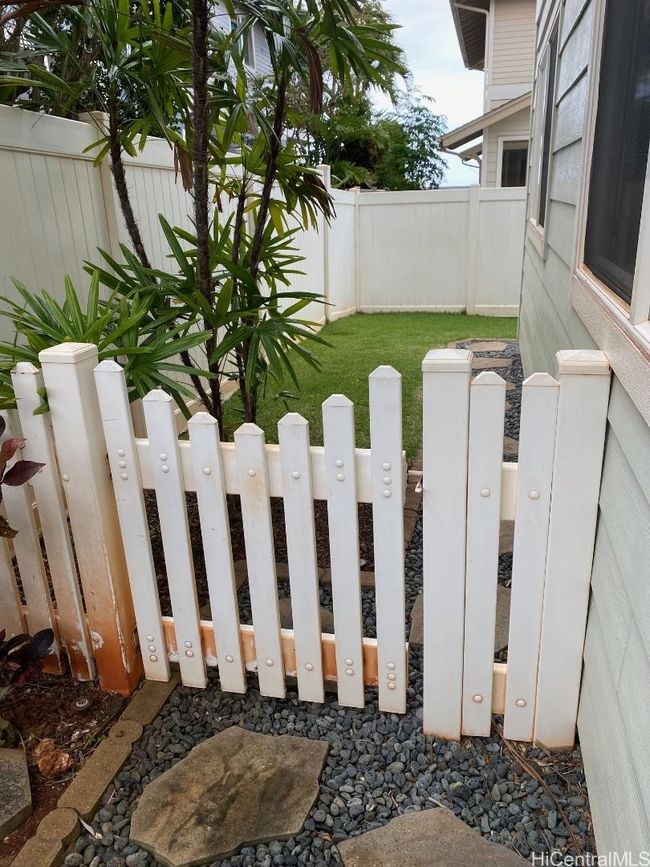 side entry to back | Image 5