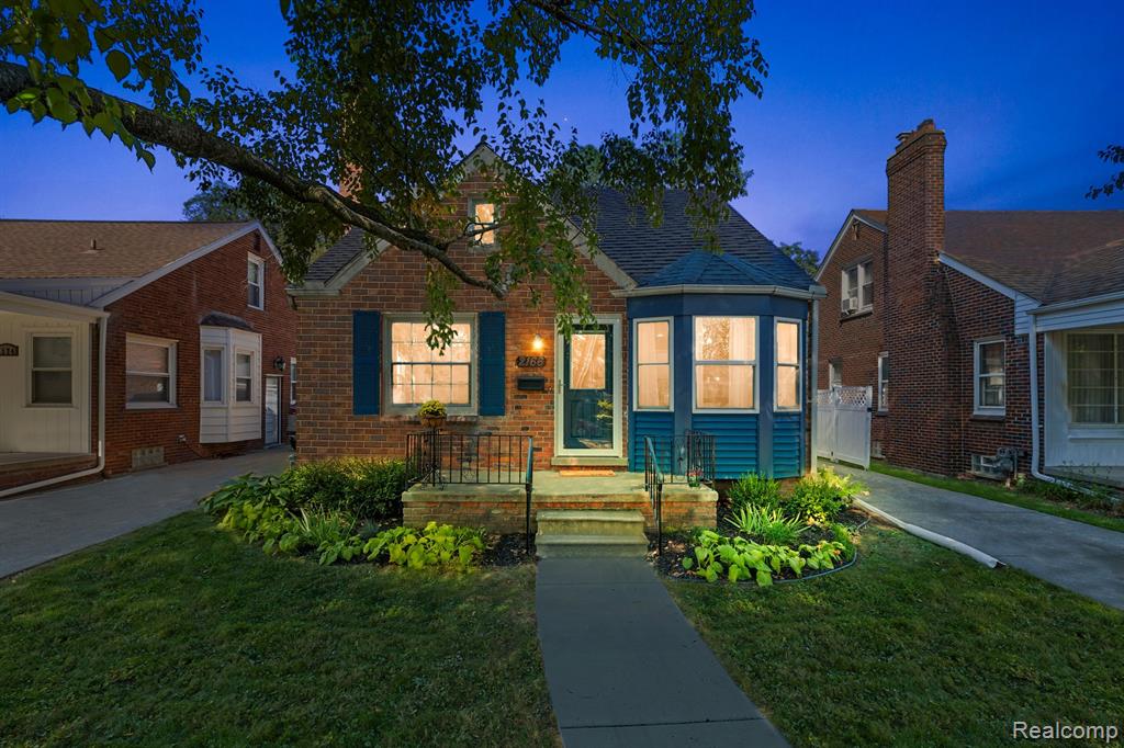 Anita Ave, Grosse Pointe Woods, MI 48236