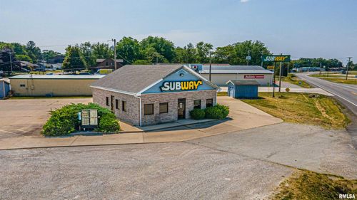 513 E Chestnut St, Mount Pulaski, IL, 62548-1008 | Card Image