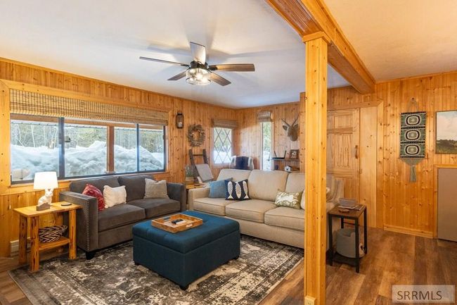 Living Room | Image 18