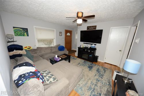 872 E Rowland Ave, Madison Heights, MI, 48071-4317 | Card Image