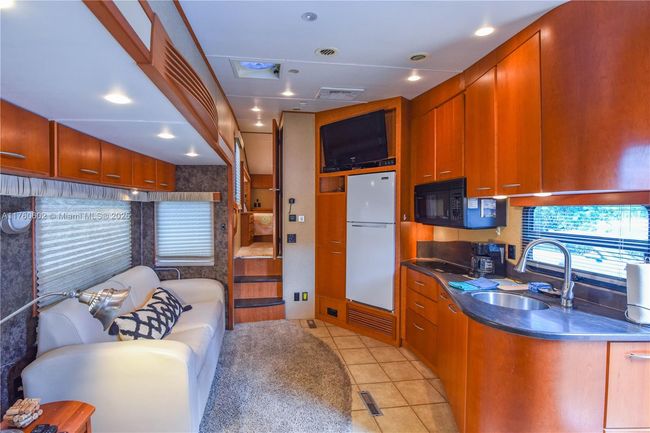 29859 Overseas Hwy, House other with 1 bedrooms, 1 bathrooms and null parking in Big Pine Key FL | Image 5