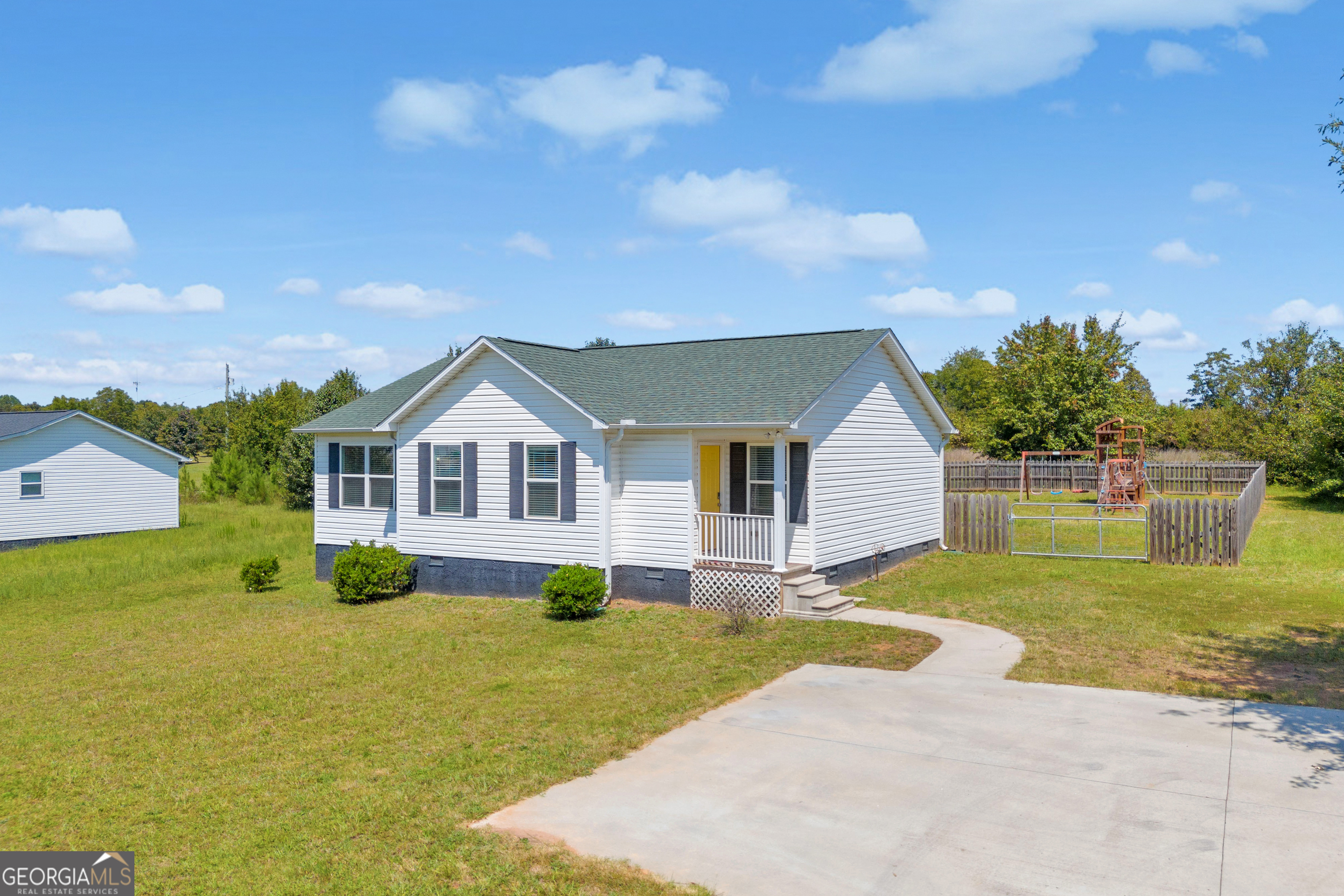 Memorial Rd, Hartwell, GA 30643