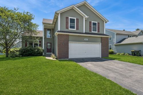 3661 Chadwick Ln, Lake In The Hills, IL, 60156-6812 | Card Image