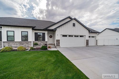 644 Silvermaple Dr, Ammon, ID, 83401-3591 | Card Image