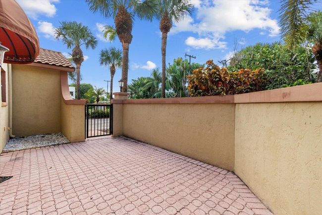 41 Uno Lago Dr, Condo with 2 bedrooms, 3 bathrooms and null parking in Juno Beach FL | Image 32